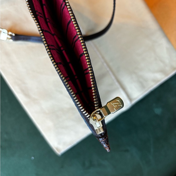 Authentic Louis Vuitton Neverfull PM clutch damier ebene red lining NEW - Picture 4 of 12